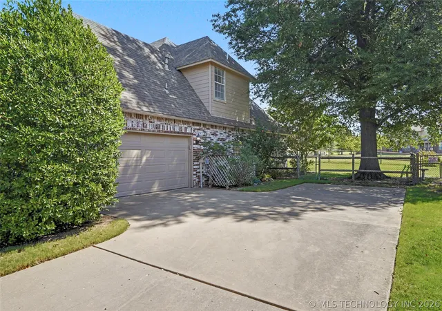 Photo 3 of Sale Pending at 3701 N Oak Ave, Broken Arrow, OK 74012 | MLS# 2633506 | Listing updated on 2026-09-15