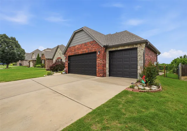 Photo 2 of Sale Pending at 9306 E 91st Street N, Owasso, OK 74055 | MLS# 2633754 | Listing updated on 2026-09-12