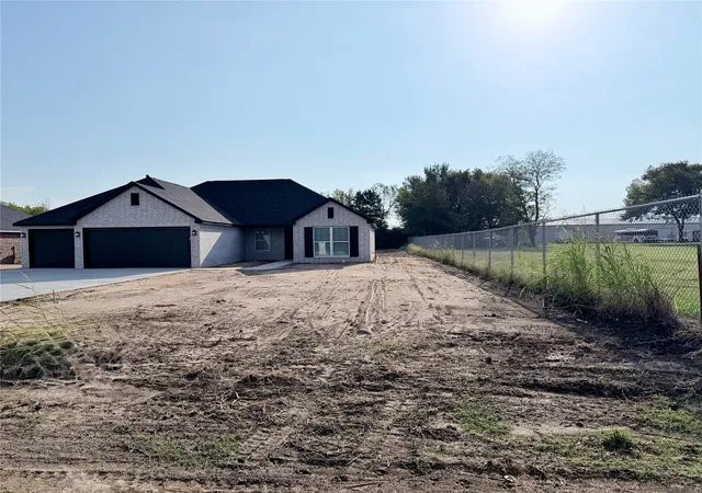 Photo 2 of Single family home for sale at 9937 N Osage Dr, Sperry, OK 74073 | MLS# 2633745 | Listing updated on 2026-09-13