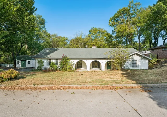 Photo 3 of Sale Pending at 913 Sandstone Ave, Bartlesville, OK 74006 | MLS# 2633681 | Listing updated on 2026-09-17