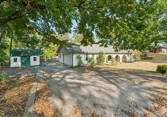 Photo 4 of Sale Pending at 913 Sandstone Ave, Bartlesville, OK 74006 | MLS# 2633681 | Listing updated on 2026-09-17