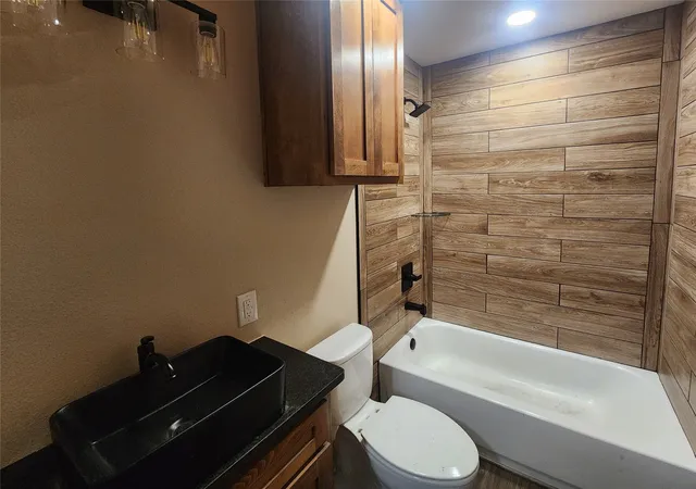 Photo 2 of Single family home for sale at 682 N Hickory St, Atoka, OK 74525 | MLS# 2633776 | Listing updated on 2026-09-12