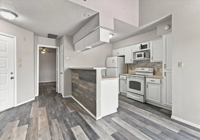 Photo 4 of Condo for sale at 6737 S Peoria Ave #A213, Tulsa, OK 74136 | MLS# 2633471 | Listing updated on 2026-09-12