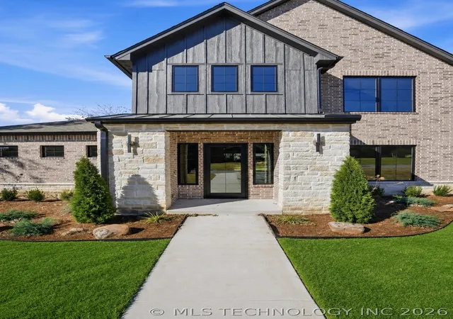 Photo 2 of Single family home for sale at 1937 S Surrey Ct, Bartlesville, OK 74006 | MLS# 2633795 | Listing updated on 2026-09-13