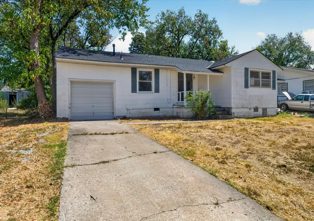 Photo 2 of Single family home for sale at 1812 S Armstrong Ave, Bartlesville, OK 74003 | MLS# 2633585 | Listing updated on 2026-09-13