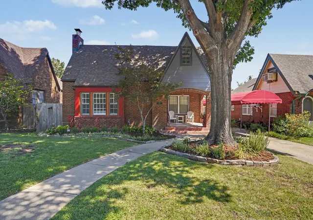 Photo 1 of Single family home for sale at 1555 S Gillette Ave, Tulsa, OK 74104 | MLS# 2633223 | Listing updated on 2026-09-22