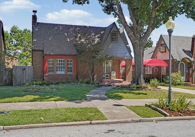 Photo 3 of Single family home for sale at 1555 S Gillette Ave, Tulsa, OK 74104 | MLS# 2633223 | Listing updated on 2026-09-22