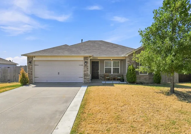Photo 1 of Single family home for sale at 10004 E 107th Place, Owasso, OK 74055 | MLS# 2633641 | Listing updated on 2026-09-13