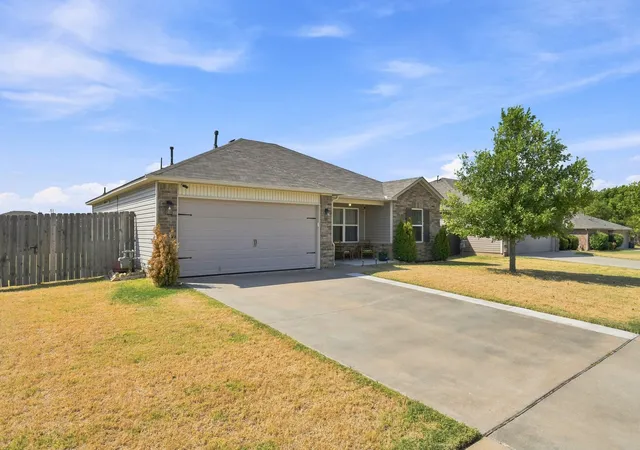 Photo 3 of Single family home for sale at 10004 E 107th Place, Owasso, OK 74055 | MLS# 2633641 | Listing updated on 2026-09-13