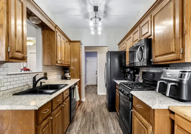 Photo 4 of Single family home for sale at 2102 W Walnut St, Collinsville, OK 74021 | MLS# 2633792 | Listing updated on 2026-09-14