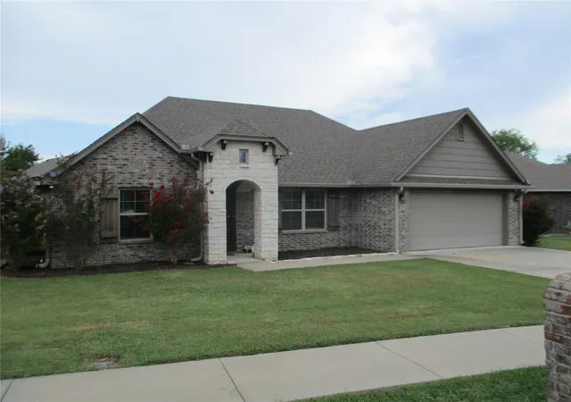 Photo 1 of Sale Pending at 1008 Midway Rd, Claremore, OK 74019 | MLS# 2633797 | Listing updated on 2026-10-01