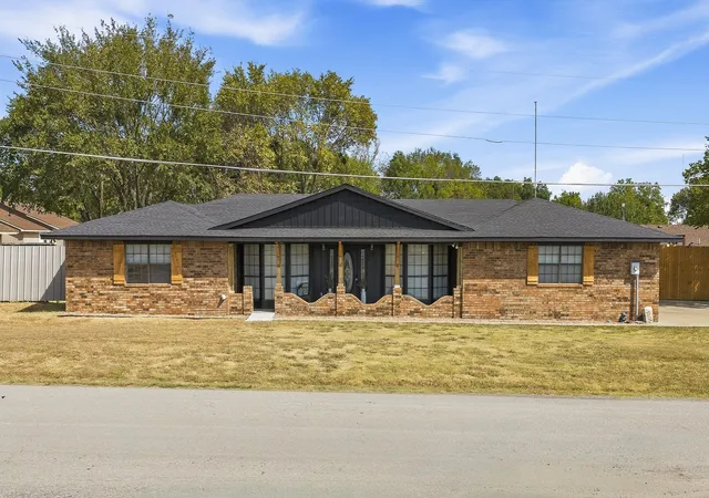 Photo 1 of Single family home for sale at 1370 Lincoln, Healdton, OK 73438 | MLS# 2633818 | Listing updated on 2026-09-14