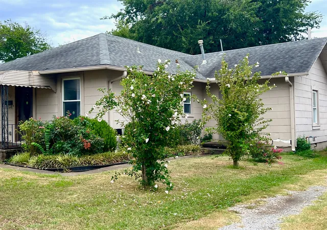 Photo 2 of Single family home for sale at 2532 E 7th Street, Tulsa, OK 74104 | MLS# 2633826 | Listing updated on 2026-09-14