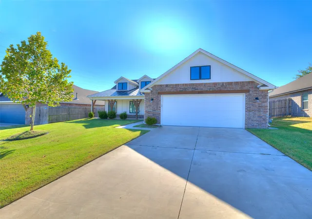 Photo 3 of Single family home for sale at 8902 N 73rd Eastplace, Owasso, OK 74055 | MLS# 2633833 | Listing updated on 2026-09-28