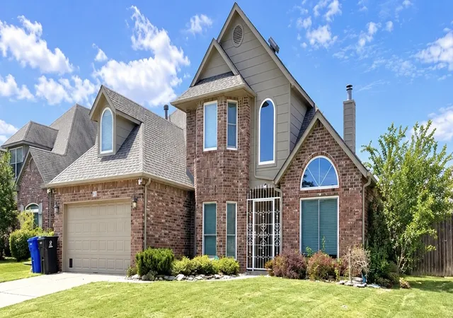 Photo 2 of Single family home for sale at 812 N Butternut Ave, Broken Arrow, OK 74012 | MLS# 2633815 | Listing updated on 2026-09-14