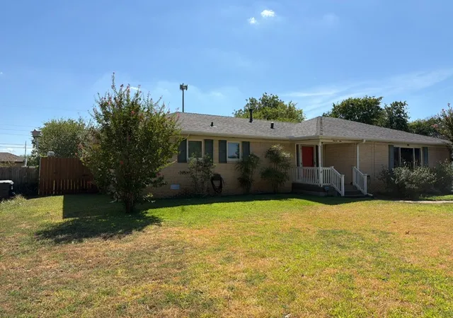 Photo 3 of Single family home for sale at 1110 N Meadow Dr, Ardmore, OK 73401 | MLS# 2633236 | Listing updated on 2026-09-17