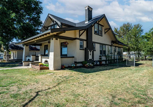 Photo 2 of Single family home for sale at 125 W 15th Street, Pawhuska, OK 74056 | MLS# 2633768 | Listing updated on 2026-10-20