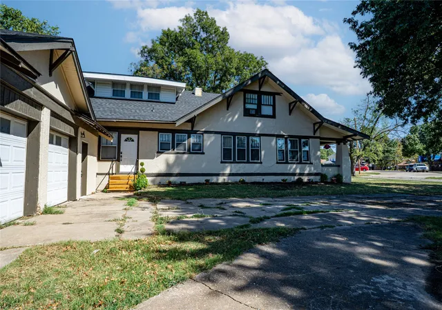 Photo 3 of Single family home for sale at 125 W 15th Street, Pawhuska, OK 74056 | MLS# 2633768 | Listing updated on 2026-10-20