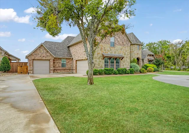 Photo 3 of Single family home for sale at 3307 Castle Ct, Durant, OK 74701 | MLS# 2633847 | Listing updated on 2026-09-14