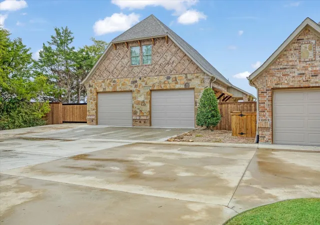 Photo 4 of Single family home for sale at 3307 Castle Ct, Durant, OK 74701 | MLS# 2633847 | Listing updated on 2026-09-14