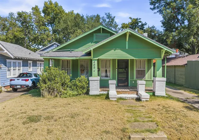 Photo 1 of Single family home for sale at 905 3rd Avenue Sw, Ardmore, OK 73401 | MLS# 2633821 | Listing updated on 2026-09-15