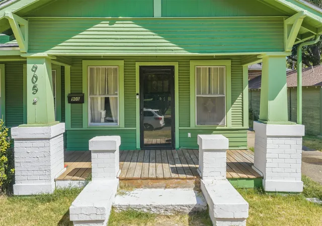 Photo 2 of Single family home for sale at 905 3rd Avenue Sw, Ardmore, OK 73401 | MLS# 2633821 | Listing updated on 2026-09-15