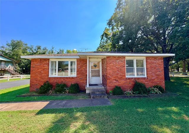 Photo 1 of Sale Pending at 1121 W 4th Street, Tahlequah, OK 74464 | MLS# 2633445 | Listing updated on 2026-10-05