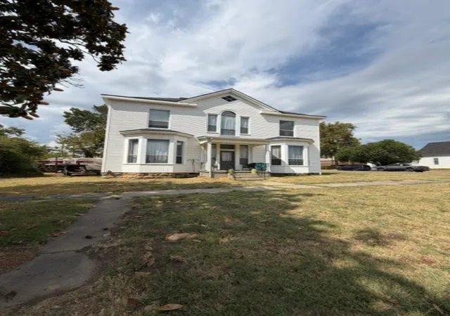 Photo 2 of Sale Pending at 224 N Oak St, Holdenville, OK 74848 | MLS# 2633865 | Listing updated on 2026-09-16