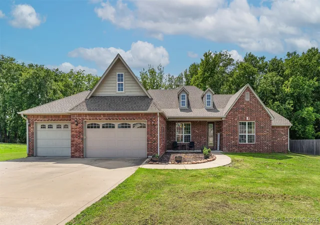 Photo 1 of Single family home for sale at 18912 Spring Crk Ln, Claremore, OK 74017 | MLS# 2633872 | Listing updated on 2026-10-07