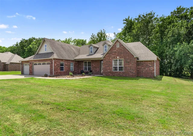 Photo 2 of Single family home for sale at 18912 Spring Crk Ln, Claremore, OK 74017 | MLS# 2633872 | Listing updated on 2026-10-07
