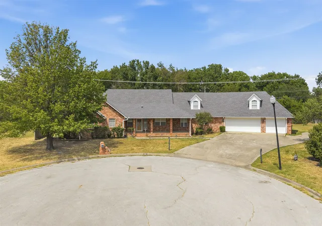 Photo 1 of Single family home for sale at 802 Forest, Ardmore, OK 73401 | MLS# 2633084 | Listing updated on 2026-09-15