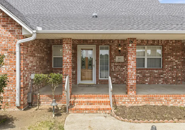 Photo 2 of Single family home for sale at 802 Forest, Ardmore, OK 73401 | MLS# 2633084 | Listing updated on 2026-09-15