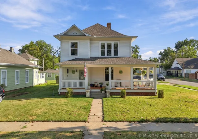 Photo 1 of Single family home for sale at 332 E 4th Street, Claremore, OK 74017 | MLS# 2633442 | Listing updated on 2026-10-07