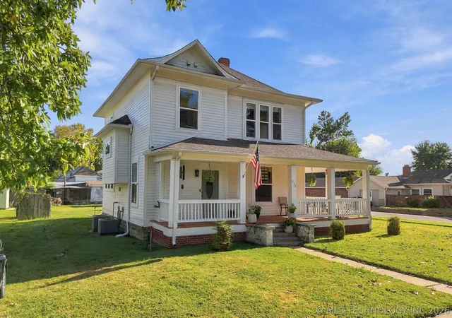 Photo 2 of Single family home for sale at 332 E 4th Street, Claremore, OK 74017 | MLS# 2633442 | Listing updated on 2026-10-07