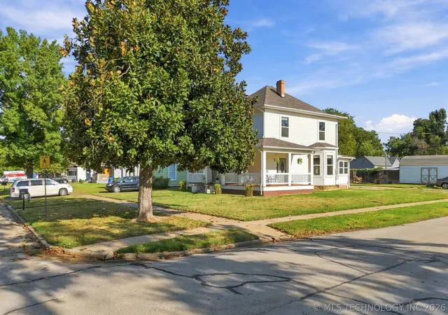 Photo 3 of Single family home for sale at 332 E 4th Street, Claremore, OK 74017 | MLS# 2633442 | Listing updated on 2026-10-07