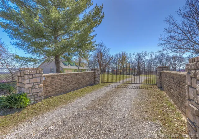 Photo 2 of Sale Pending at 29612 E 32nd Street S, Broken Arrow, OK 74014 | MLS# 2633929 | Listing updated on 2026-10-05