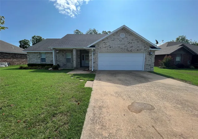 Photo 1 of Single family home for sale at 3917 Rosewood Pl, Tahlequah, OK 74464 | MLS# 2633910 | Listing updated on 2026-09-15
