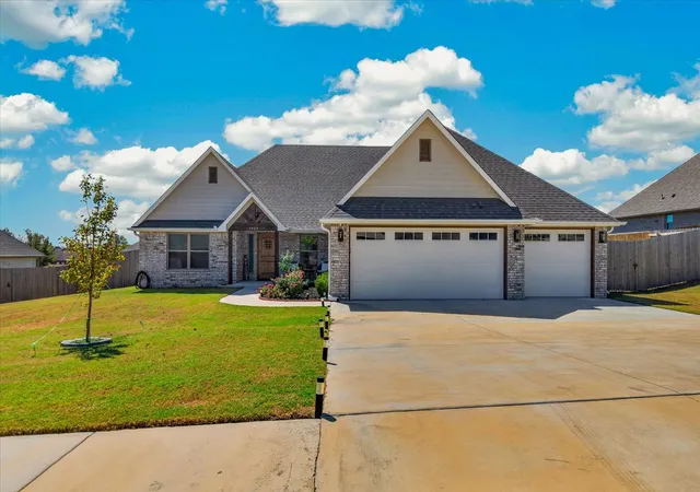 Photo 2 of Single family home for sale at 5523 Aspen Ave, Bartlesville, OK 74006 | MLS# 2633734 | Listing updated on 2026-09-21
