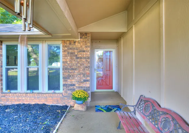 Photo 3 of Single family home for sale at 204 W Seward Ave, Sand Springs, OK 74063 | MLS# 2633066 | Listing updated on 2026-09-15