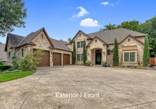 Photo 2 of Single family home for sale at 10610 S Nandina Ct, Jenks, OK 74037 | MLS# 2633982 | Listing updated on 2026-10-22