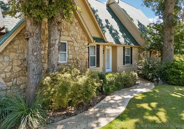 Photo 2 of Single family home for sale at 9905 S Maplewood Ave, Tulsa, OK 74137 | MLS# 2634142 | Listing updated on 2026-10-22