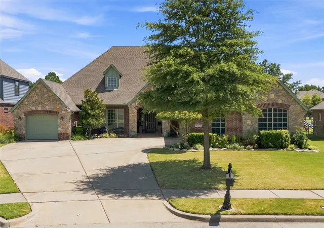 Photo 2 of Single family home for sale at 4105 N Lions Pl, Broken Arrow, OK 74012 | MLS# 2633706 | Listing updated on 2026-10-20