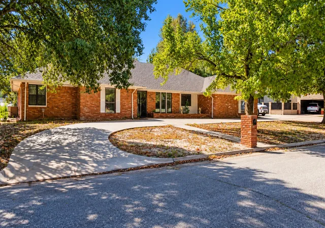 Photo 3 of Single family home for sale at 3513 Chickadee Ln, Enid, OK 73703 | MLS# 2634325 | Listing updated on 2026-10-22