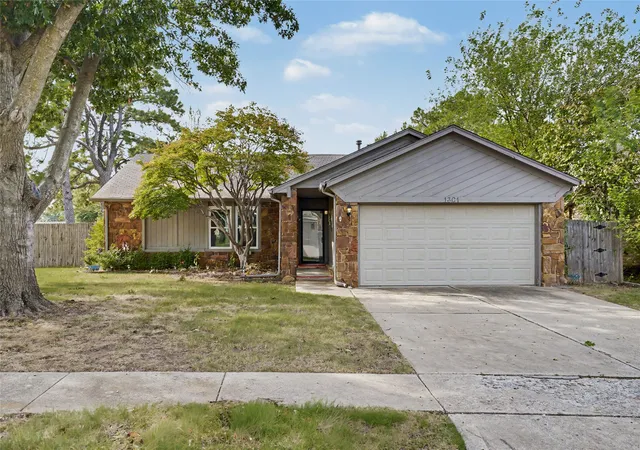Photo 1 of Single family home for sale at 1301 W Orlando Pl, Broken Arrow, OK 74011 | MLS# 2634561 | Listing updated on 2026-10-22