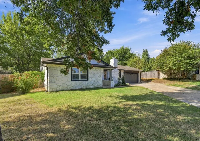 Photo 2 of Single family home for sale at 4312 S Birch Pl, Broken Arrow, OK 74011 | MLS# 2634481 | Listing updated on 2026-10-22