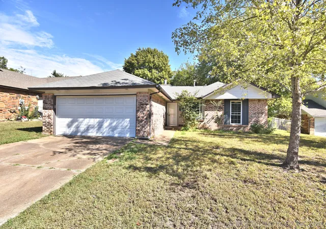 Photo 1 of Single family home for sale at 5605 S Juniper Ave, Broken Arrow, OK 74011 | MLS# 2634526 | Listing updated on 2026-10-21