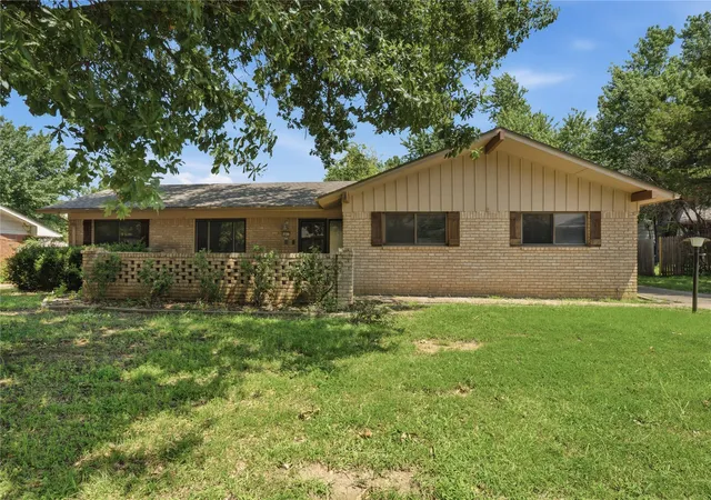Photo 1 of Single family home for sale at 5811 E 61st Place, Tulsa, OK 74136 | MLS# 2634537 | Listing updated on 2026-10-22