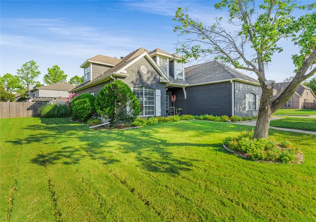 Photo 3 of Single family home for sale at 3100 W Lansing Cir, Broken Arrow, OK 74012 | MLS# 2634274 | Listing updated on 2026-10-20