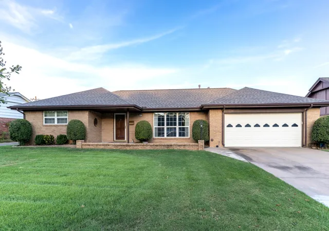 Photo 1 of Sale Pending at 4925 S Maplewood Ave, Tulsa, OK 74135 | MLS# 2635509 | Listing updated on 2026-10-21