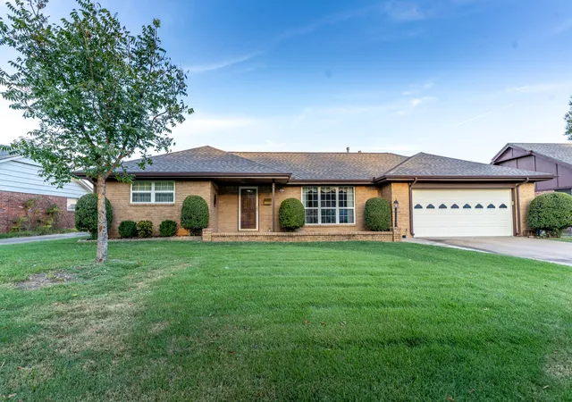 Photo 3 of Sale Pending at 4925 S Maplewood Ave, Tulsa, OK 74135 | MLS# 2635509 | Listing updated on 2026-10-21